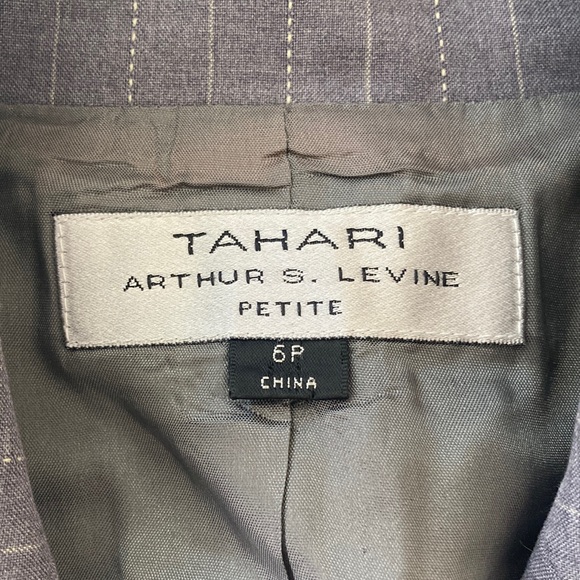Gray Tahari Arthur S Levine Blazer in size 6P - Picture 2 of 4